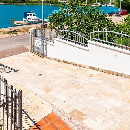 Apartment Lake Silence Lägenhet