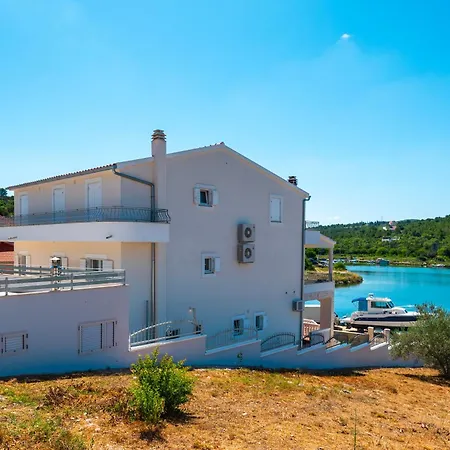 Apartment Lake Silence