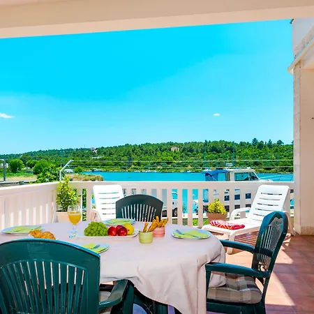 Apartment Lake Silence *