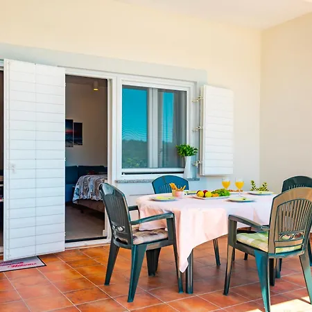 Apartment Lake Silence *