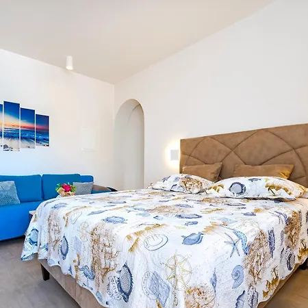 Apartment Lake Silence