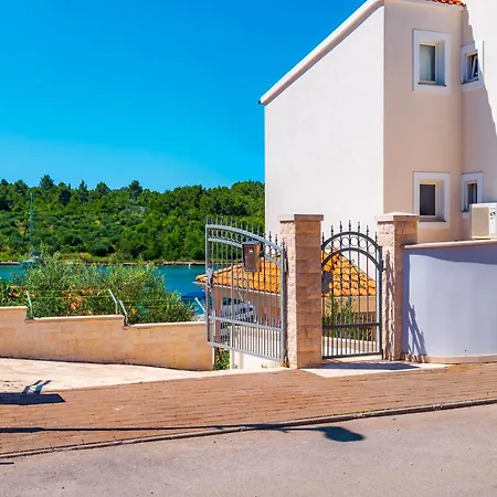 Apartment Lake Silence Lägenhet Bilice