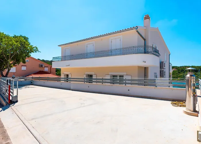 Apartment Lake Silence *