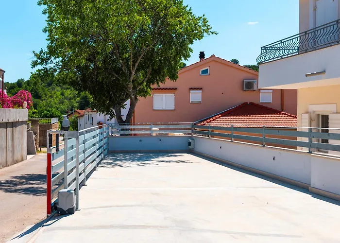 Apartment Lake Silence