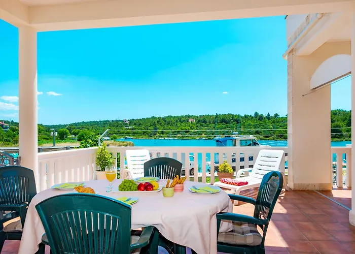 Apartment Lake Silence *