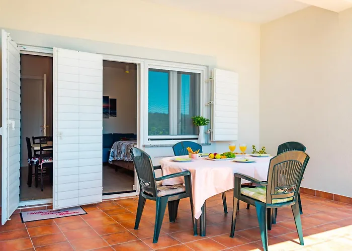 Apartment Lake Silence *