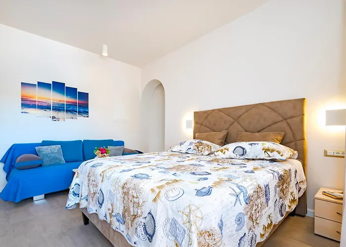 Apartment Lake Silence